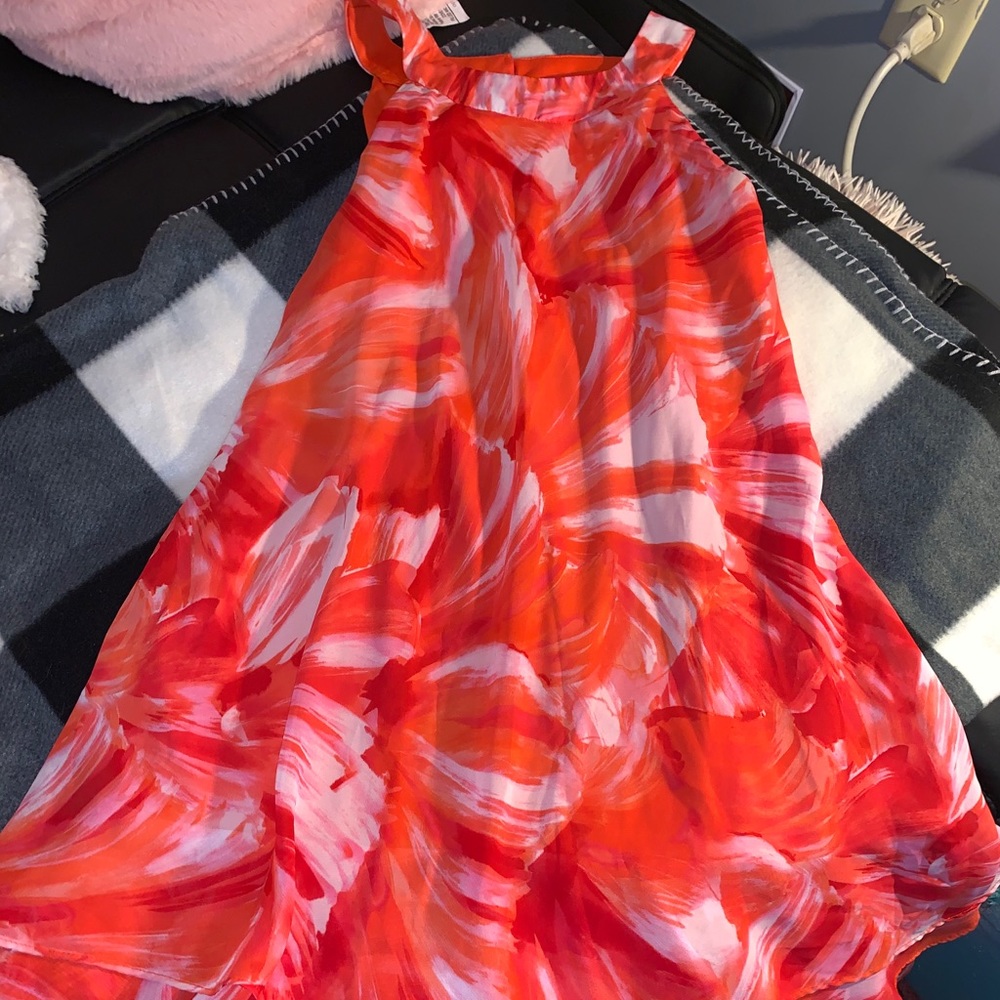 very colorful short dress, two clips in the back